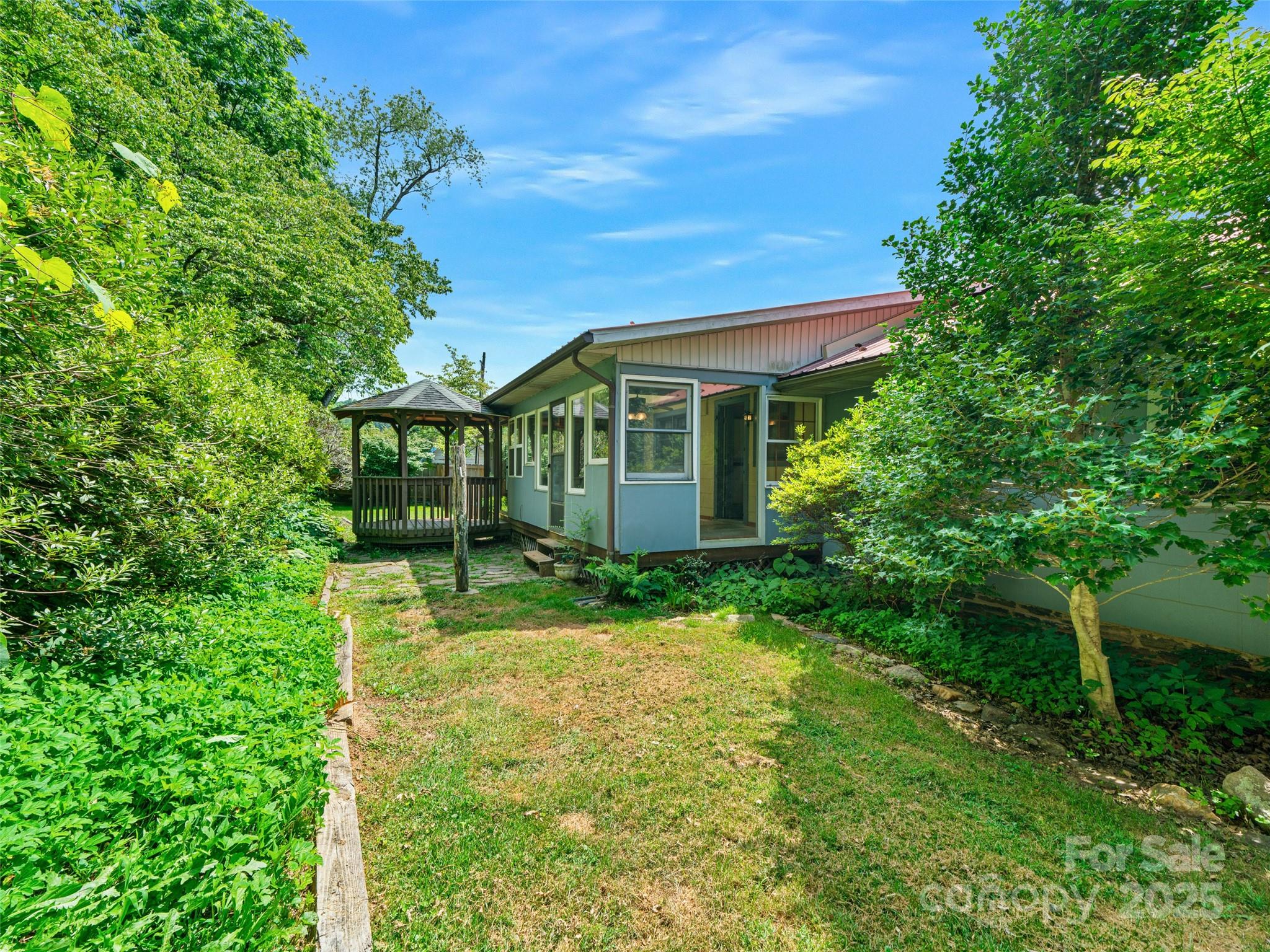 12 Robertson Street Burnsville NC 28714