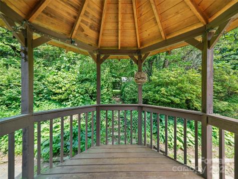 12 Robertson Street Burnsville NC 28714