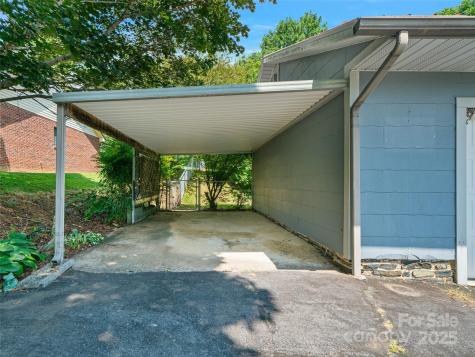 12 Robertson Street Burnsville NC 28714