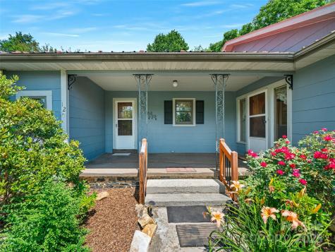 12 Robertson Street Burnsville NC 28714