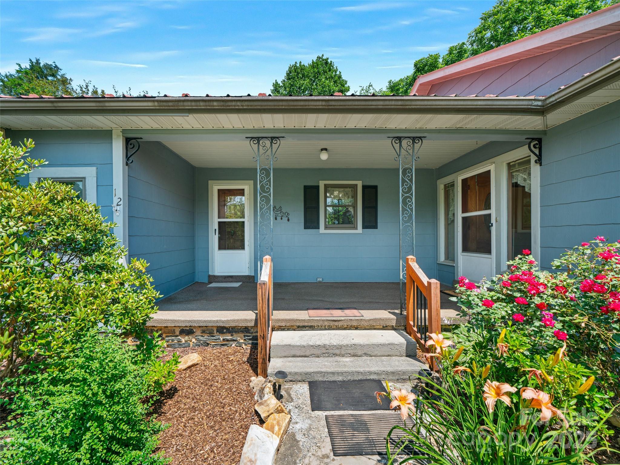 12 Robertson Street Burnsville NC 28714