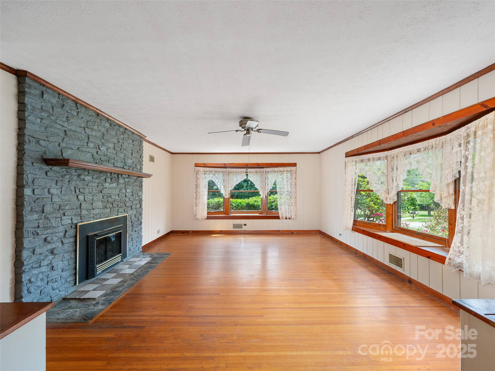 12 Robertson Street Burnsville NC 28714