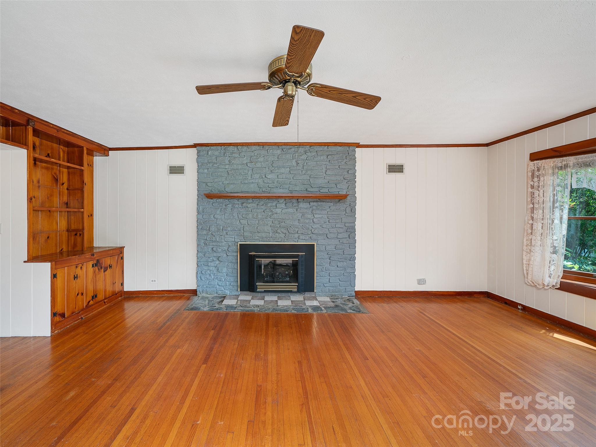 12 Robertson Street Burnsville NC 28714