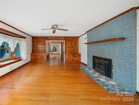 12 Robertson Street Burnsville NC 28714