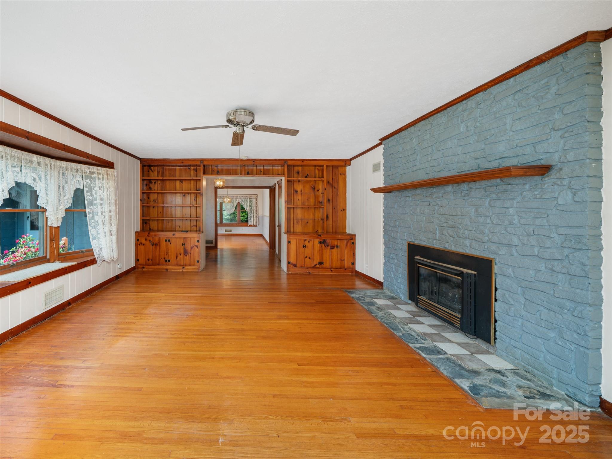 12 Robertson Street Burnsville NC 28714