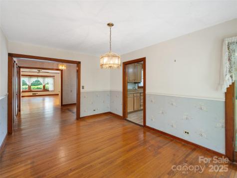 12 Robertson Street Burnsville NC 28714