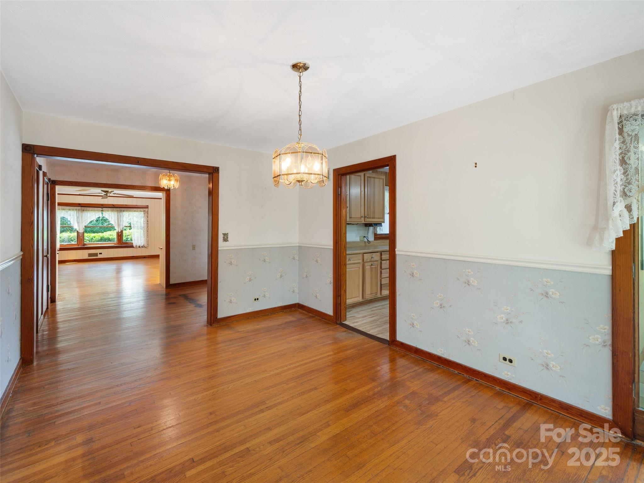 12 Robertson Street Burnsville NC 28714