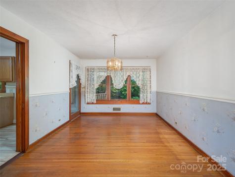 12 Robertson Street Burnsville NC 28714