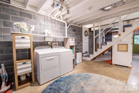 348 Dandelion Lane Burnsville NC 28714