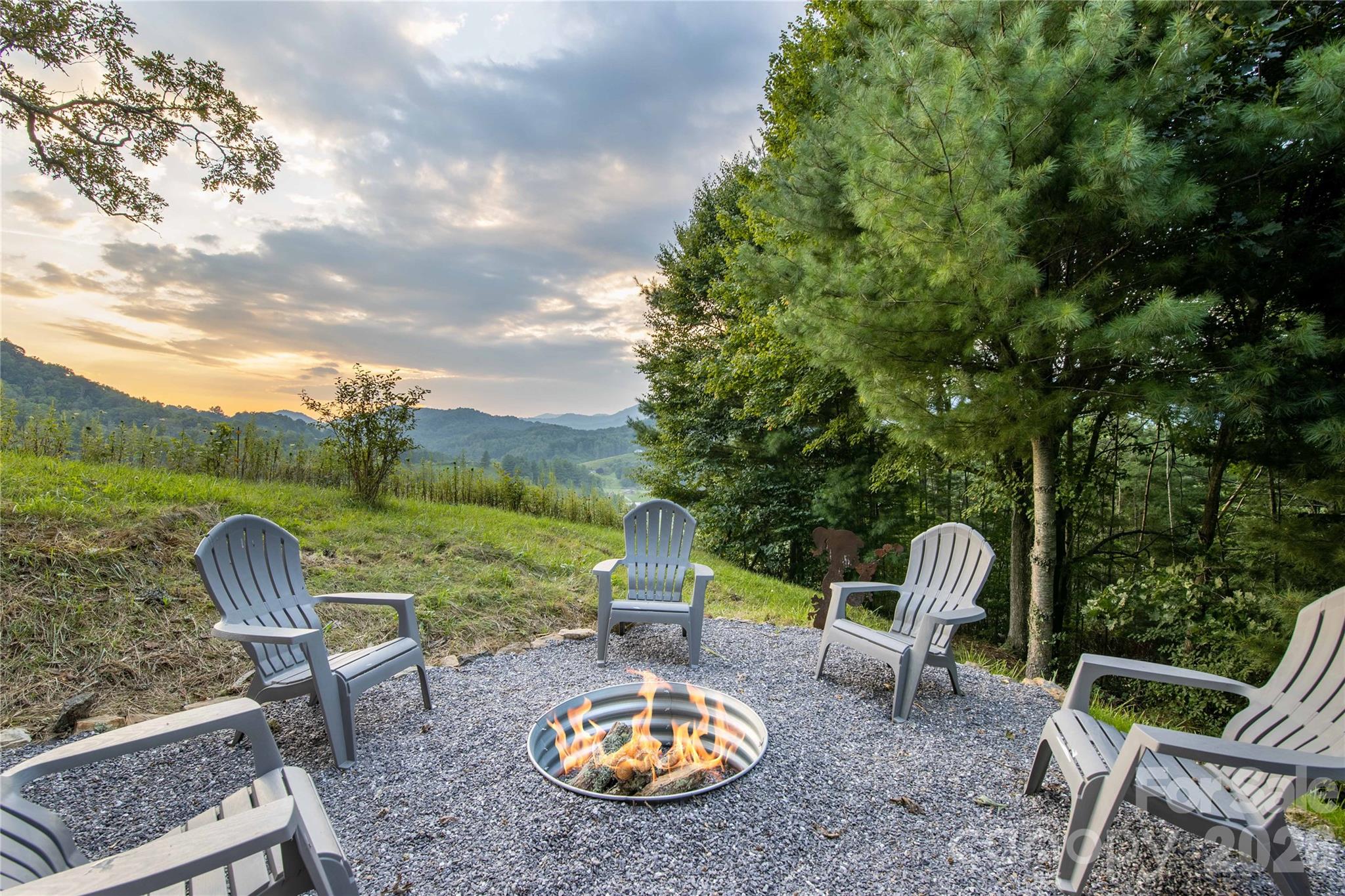 348 Dandelion Lane Burnsville NC 28714