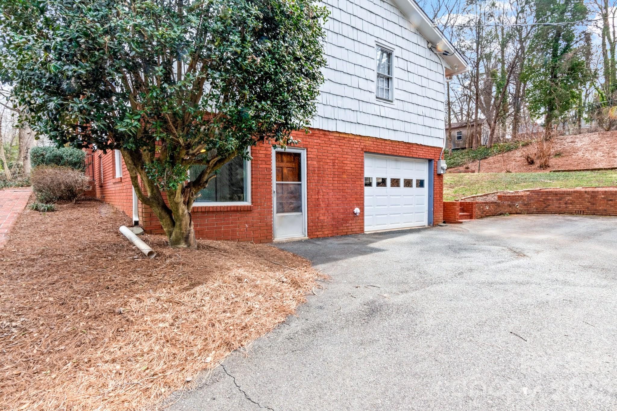3116 Burkeshore Road Winston Salem NC 27106