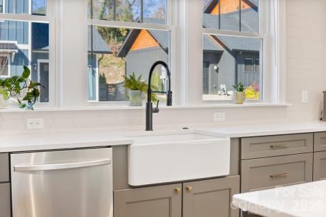 38 Acona Lane Asheville NC 28803