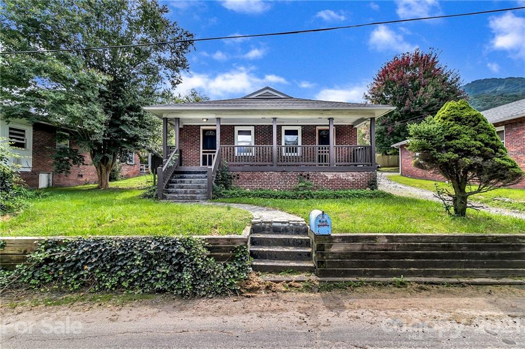 102 Gibbs Street Swannanoa NC 28778