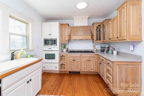 302 Iron Ridge Loop Asheville NC 28806