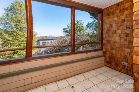 302 Iron Ridge Loop Asheville NC 28806