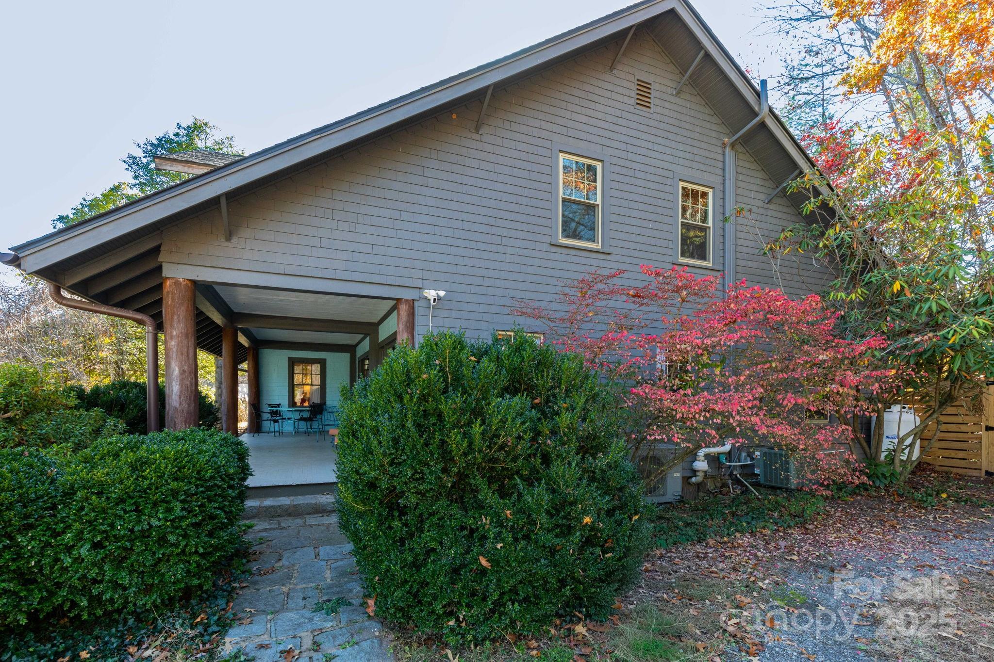 302 Iron Ridge Loop Asheville NC 28806