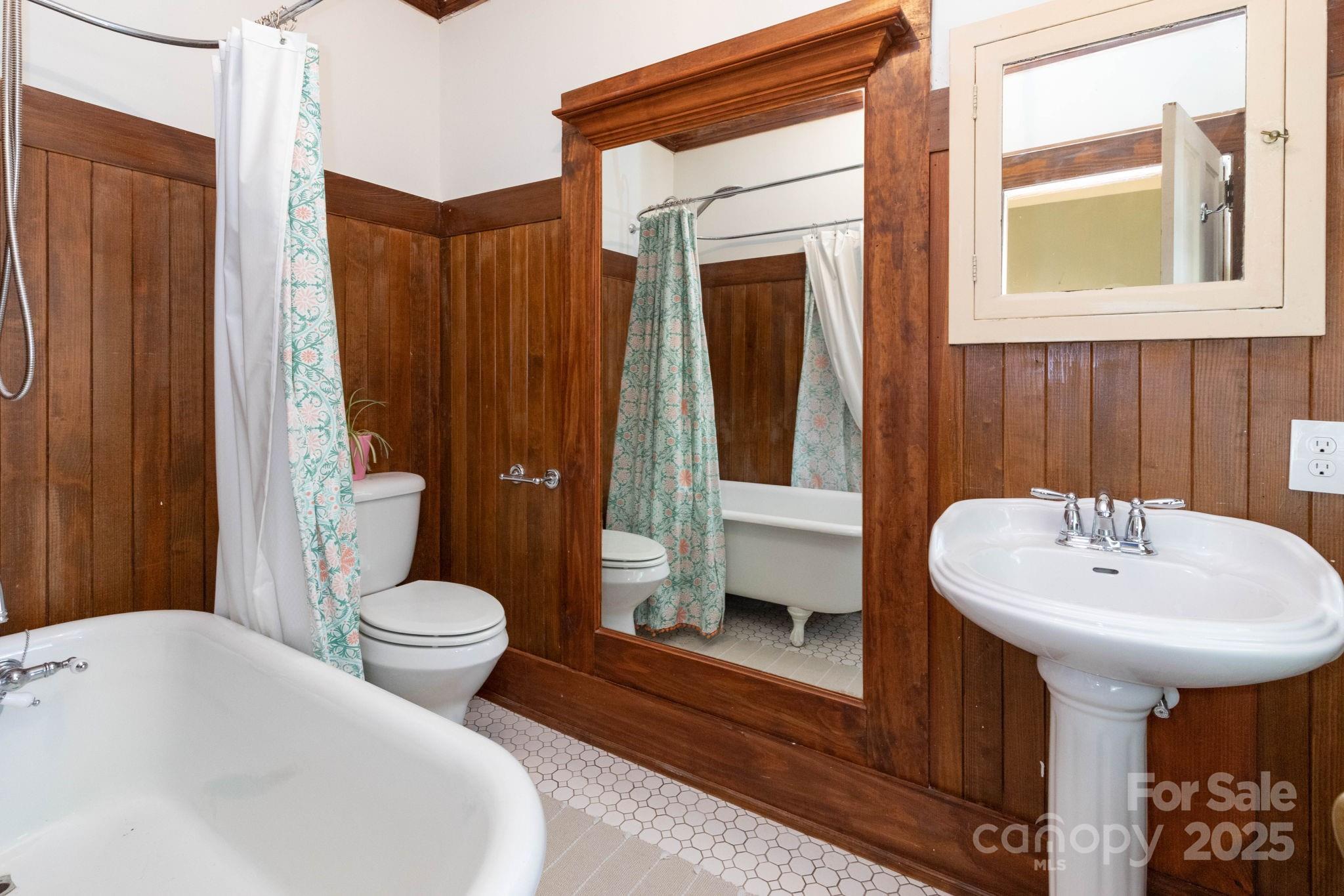 302 Iron Ridge Loop Asheville NC 28806