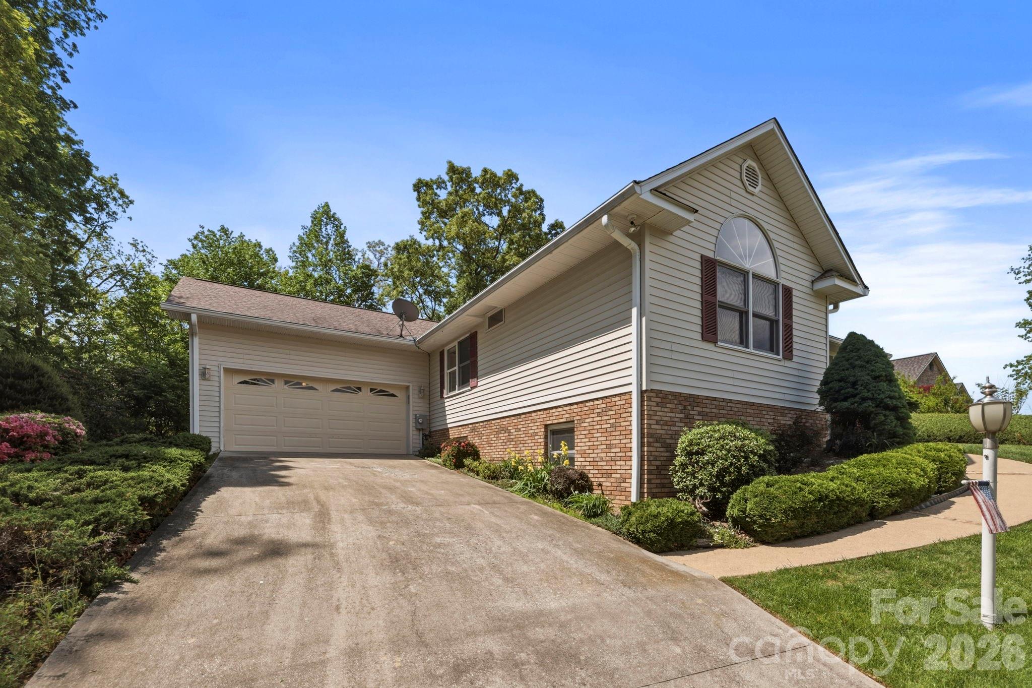 310 Windy Knoll Drive Hendersonville NC 28739