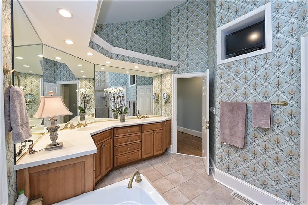4008 Waterford Drive Charlotte NC 28226