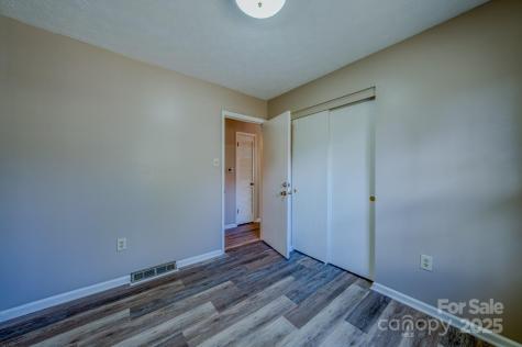 43 Lancelot Lane Asheville NC 28806