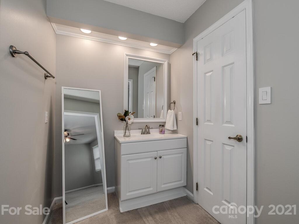 9145 Kings Canyon Drive Charlotte NC 28210