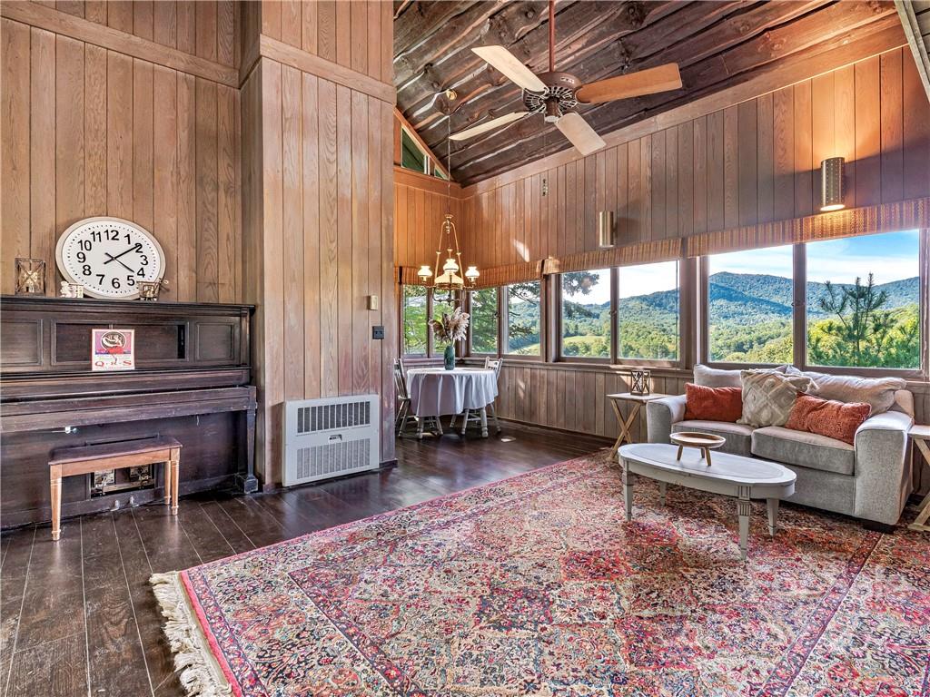 8, 50 And 200 Cc Farm Road Burnsville NC 28714