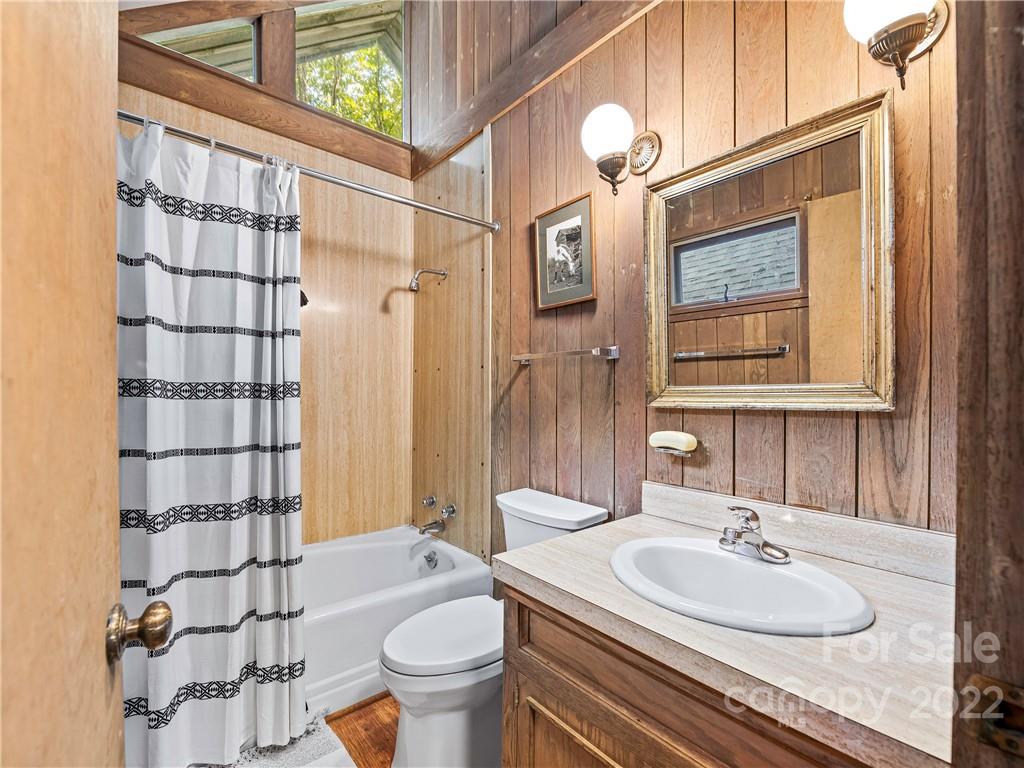 8, 50 And 200 Cc Farm Road Burnsville NC 28714