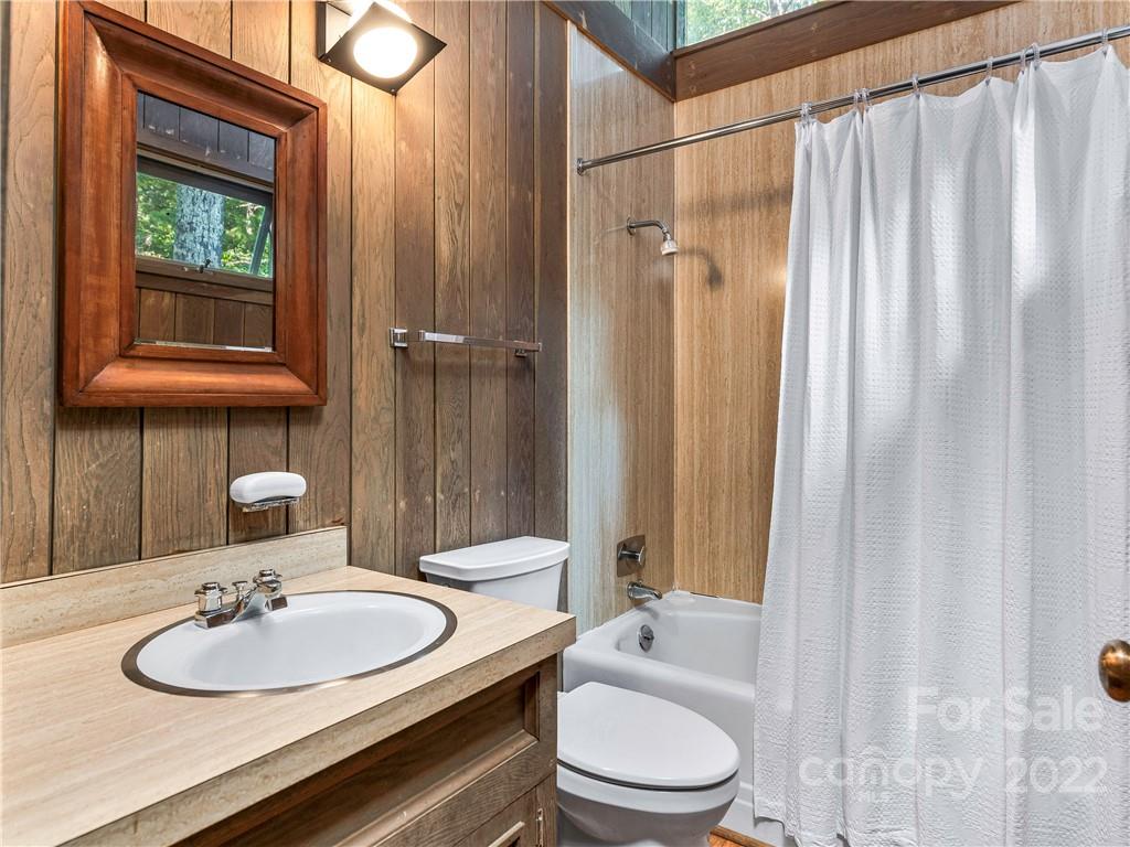 8, 50 And 200 Cc Farm Road Burnsville NC 28714