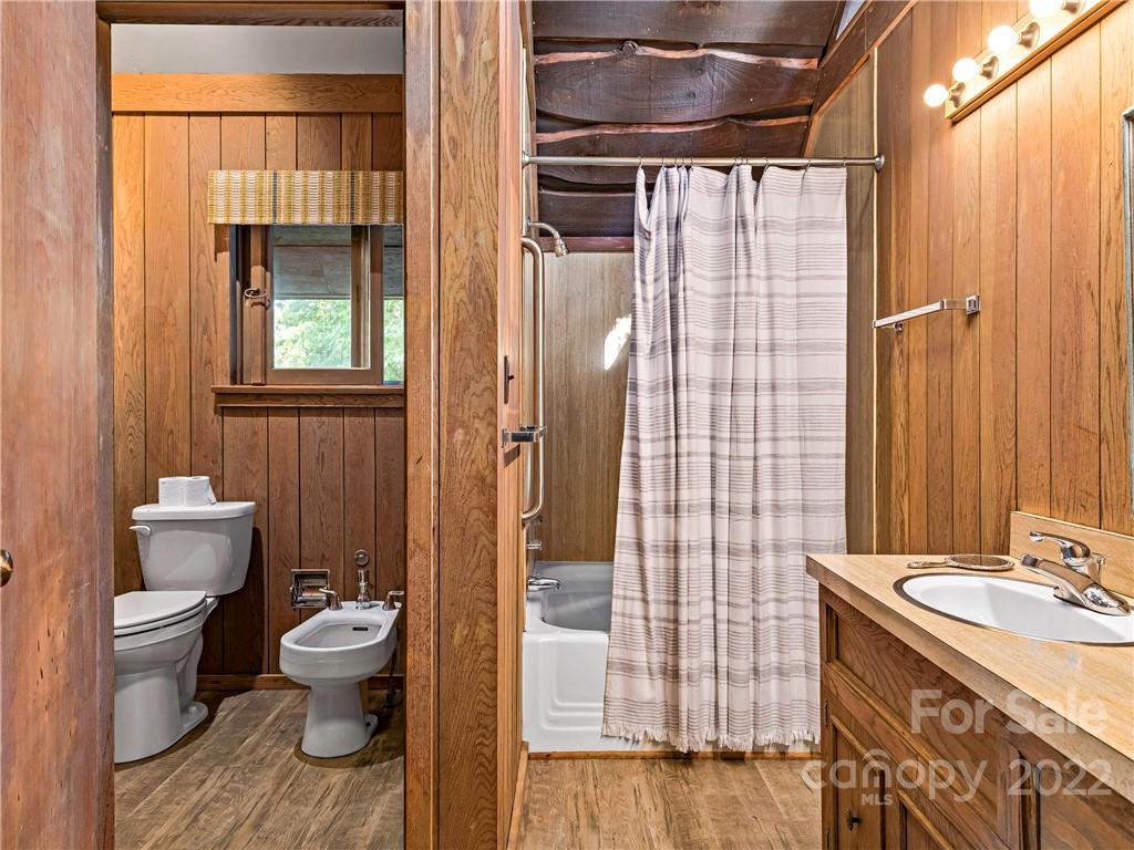 8, 50 And 200 Cc Farm Road Burnsville NC 28714