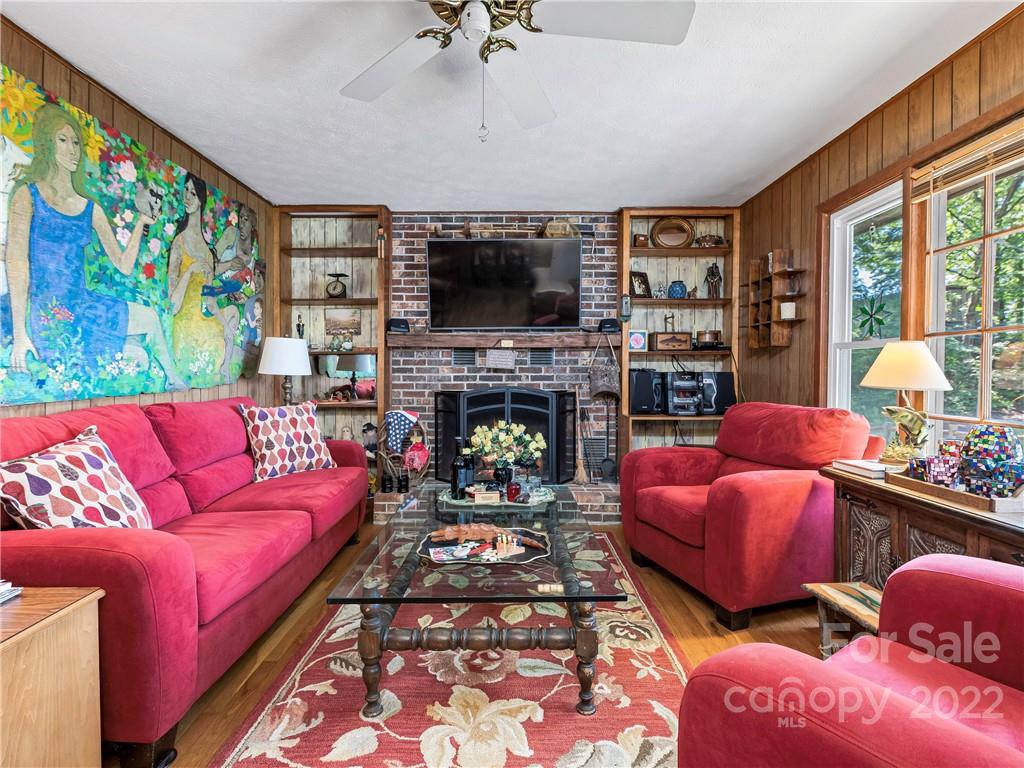 8, 50 And 200 Cc Farm Road Burnsville NC 28714