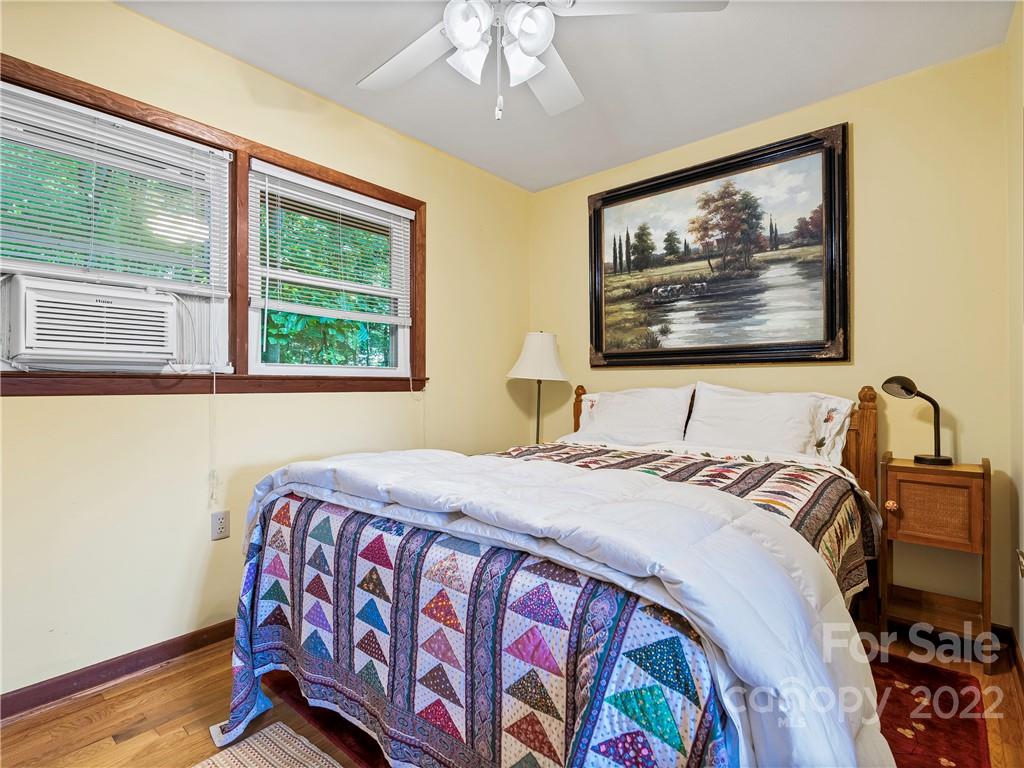 8, 50 And 200 Cc Farm Road Burnsville NC 28714