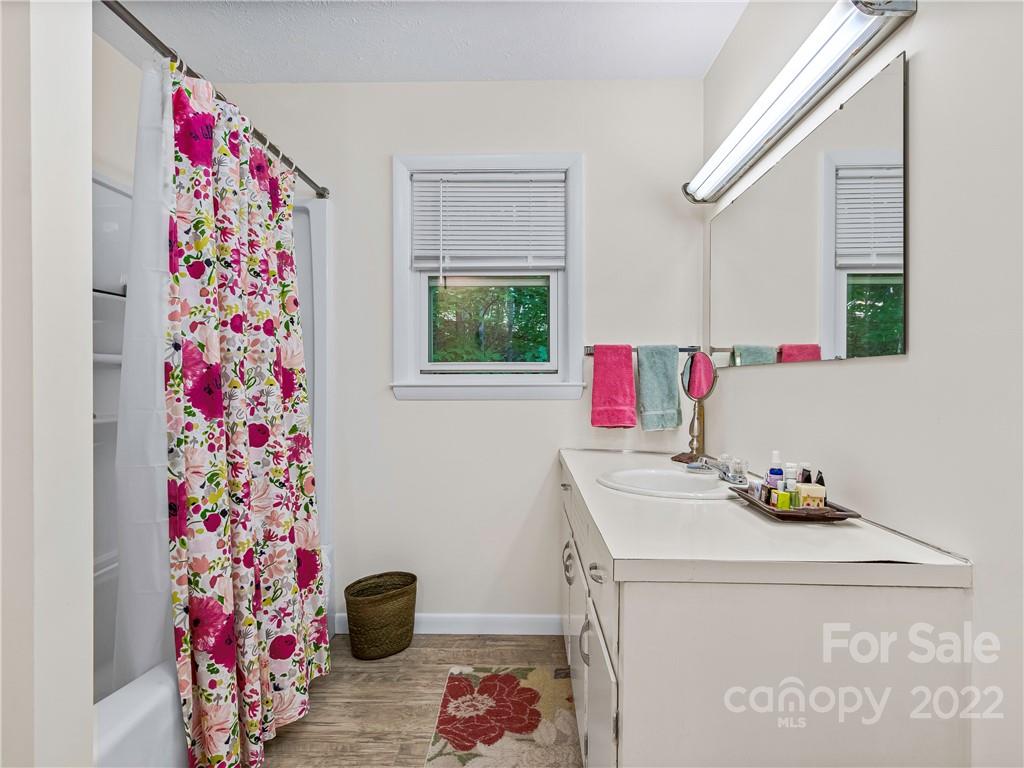 8, 50 And 200 Cc Farm Road Burnsville NC 28714