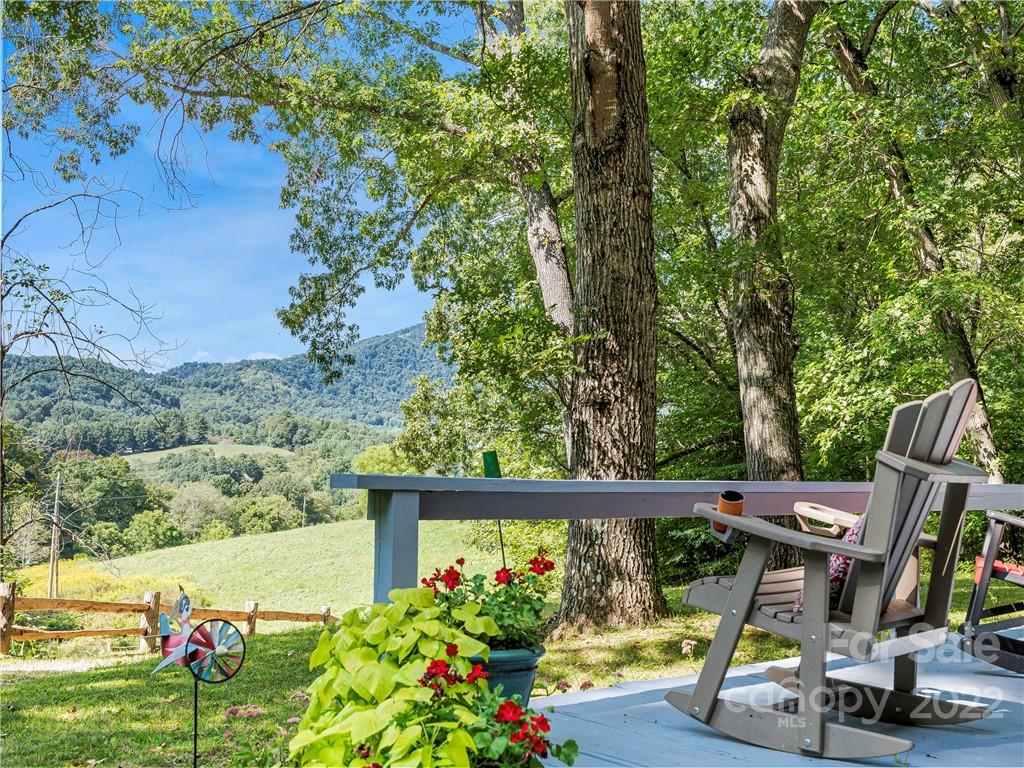 8, 50 And 200 Cc Farm Road Burnsville NC 28714