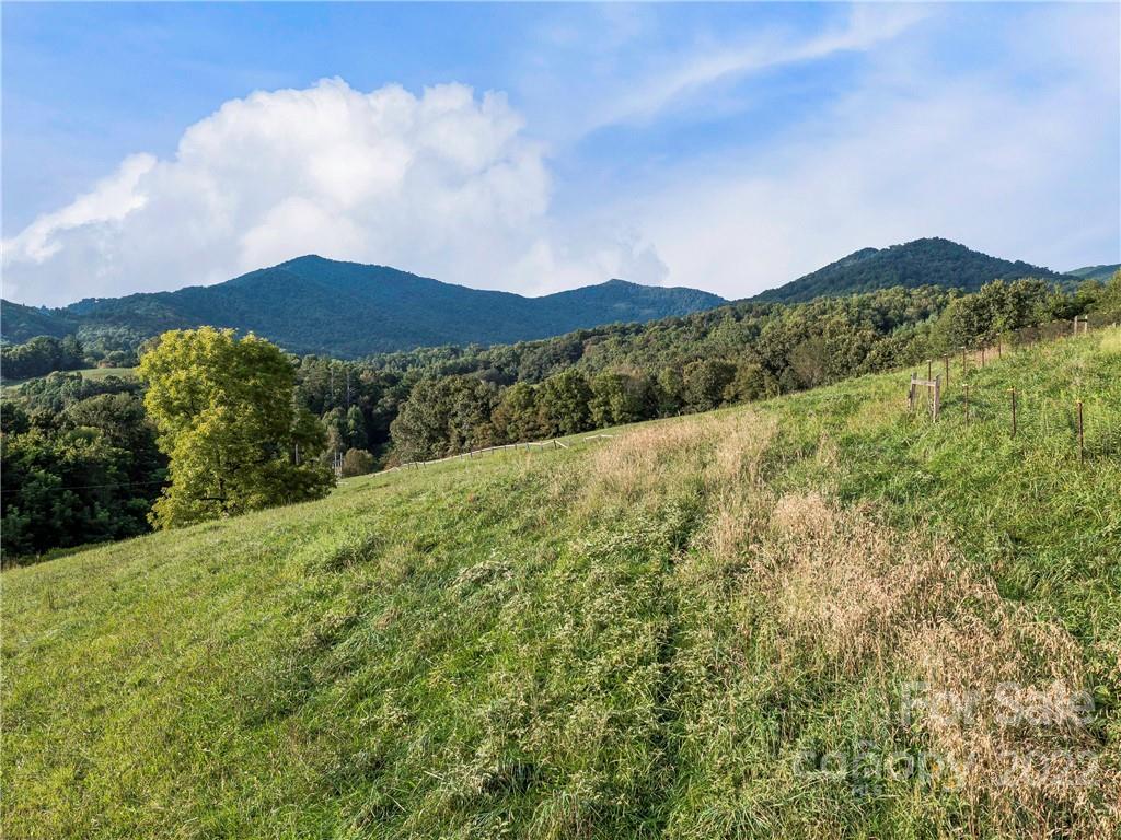 8, 50 And 200 Cc Farm Road Burnsville NC 28714