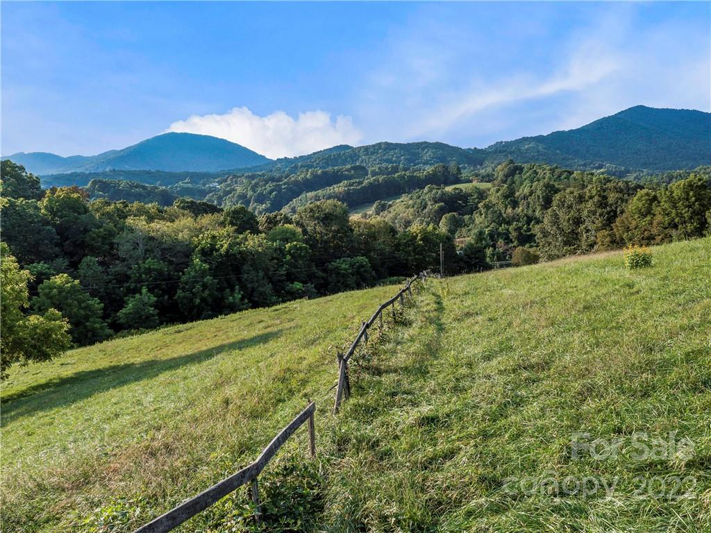 8, 50 And 200 Cc Farm Road Burnsville NC 28714