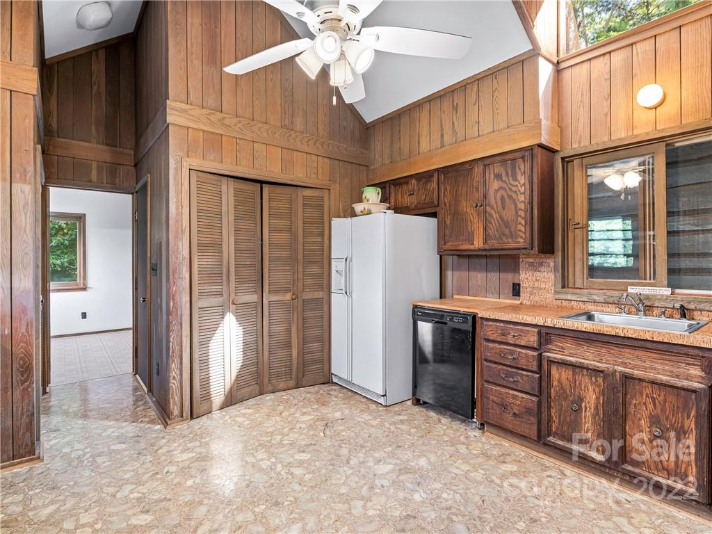 8, 50 And 200 Cc Farm Road Burnsville NC 28714