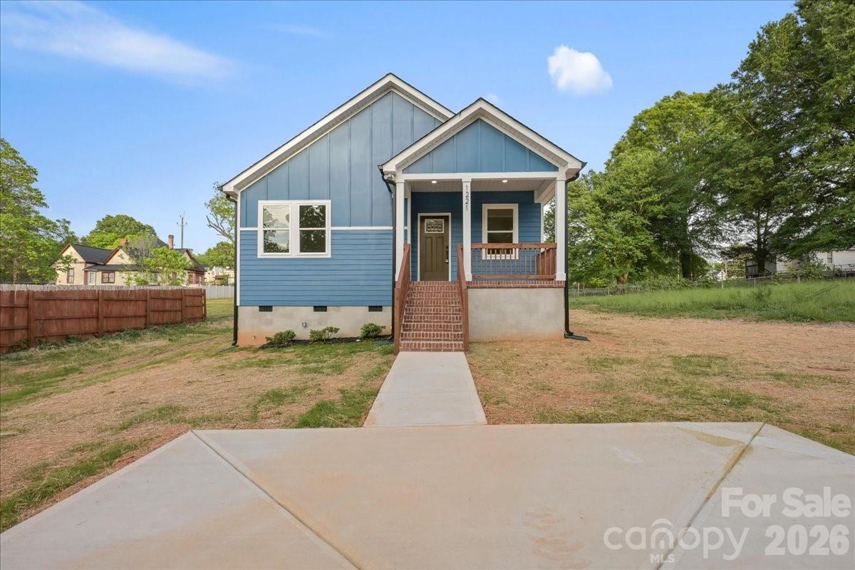 1221 7th Street Statesville NC 28677