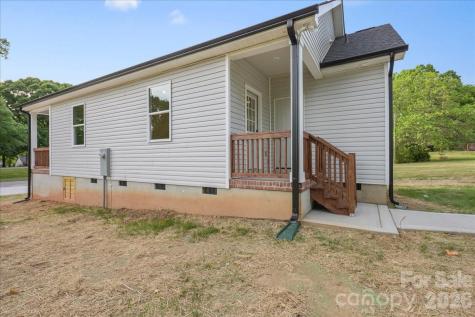 1221 7th Street Statesville NC 28677