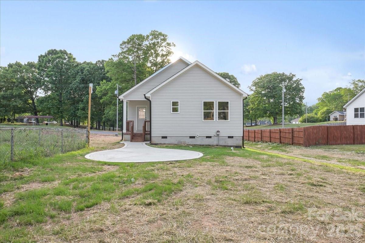 1221 7th Street Statesville NC 28677