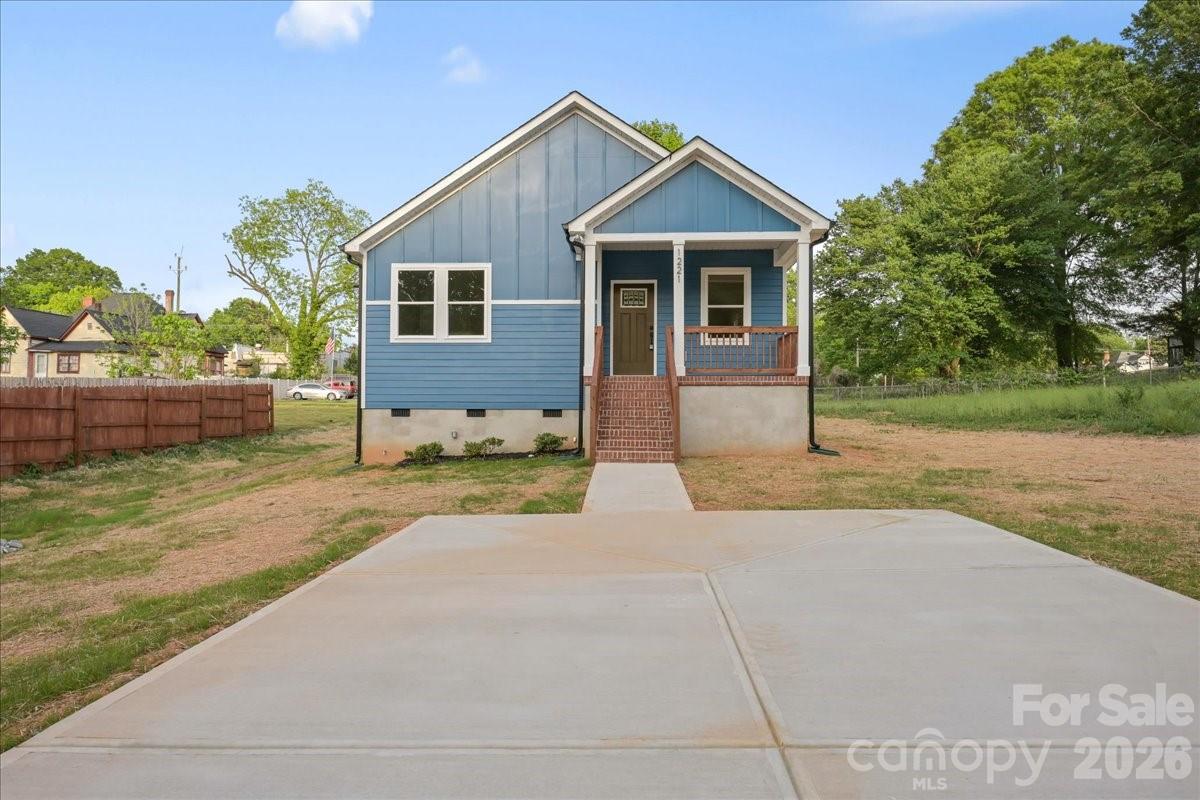 1221 7th Street Statesville NC 28677