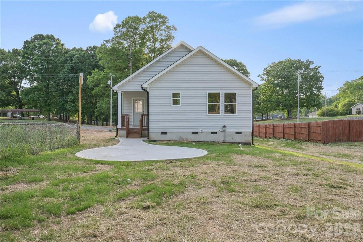 1221 7th Street Statesville NC 28677