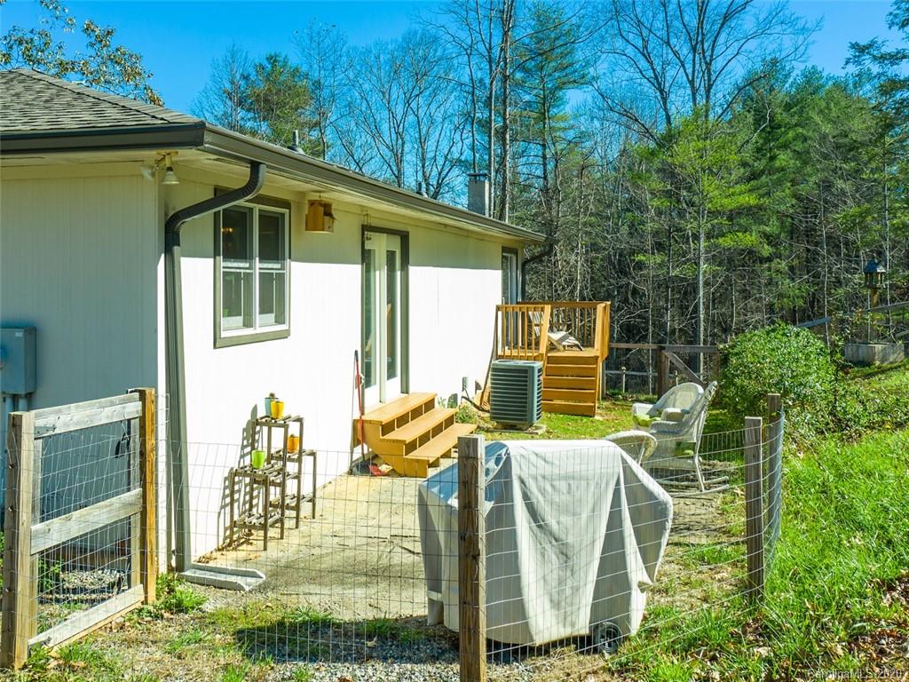 2705 Bear Creek Road Marshall NC 28753