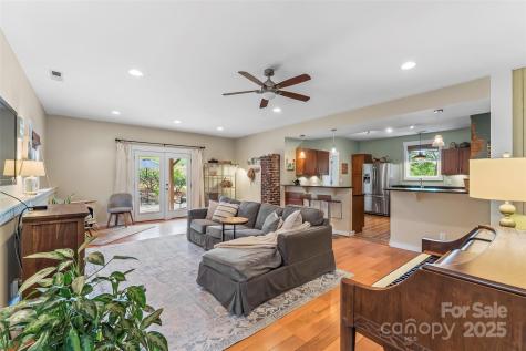 15 Forsythe Street Asheville NC 28801