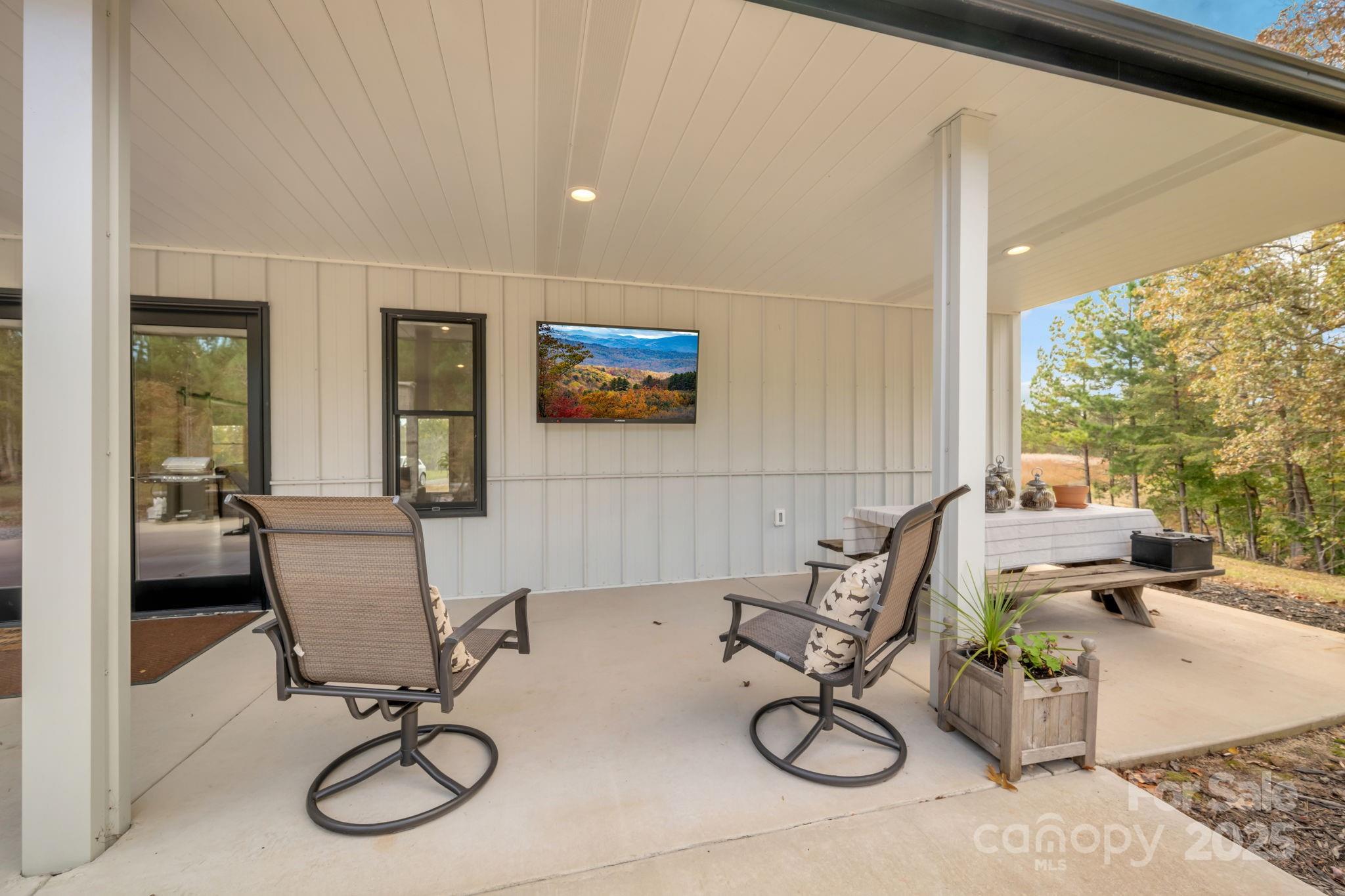 1260 Beaver Island Trail Road Walnut Cove NC 27052