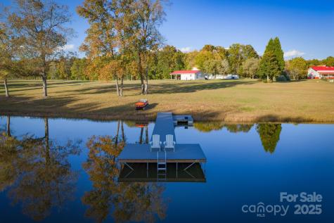 1260 Beaver Island Trail Road Walnut Cove NC 27052