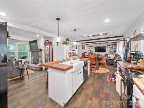 86 Jarrett Drive Bakersville NC 28705