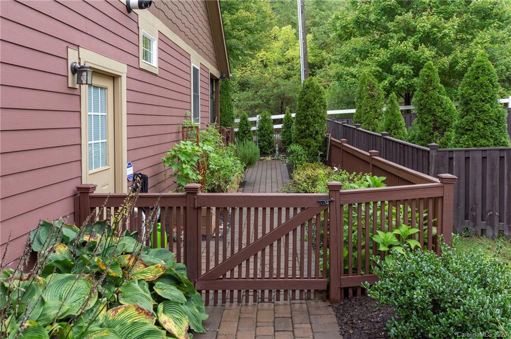 4 Bungalow Way Asheville NC 28804