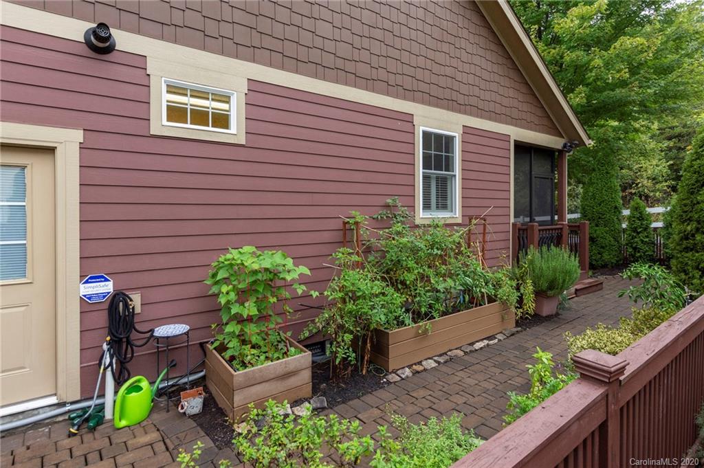 4 Bungalow Way Asheville NC 28804