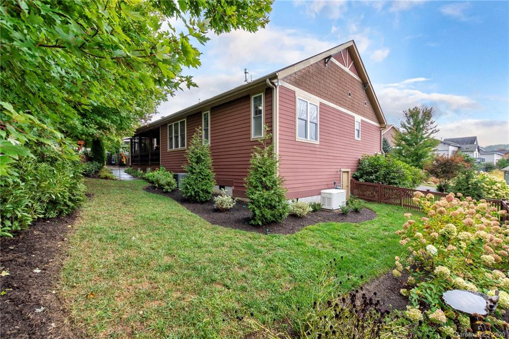 4 Bungalow Way Asheville NC 28804