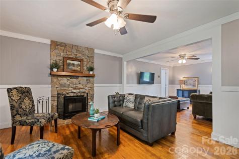 48 Medford Avenue Waynesville NC 28786